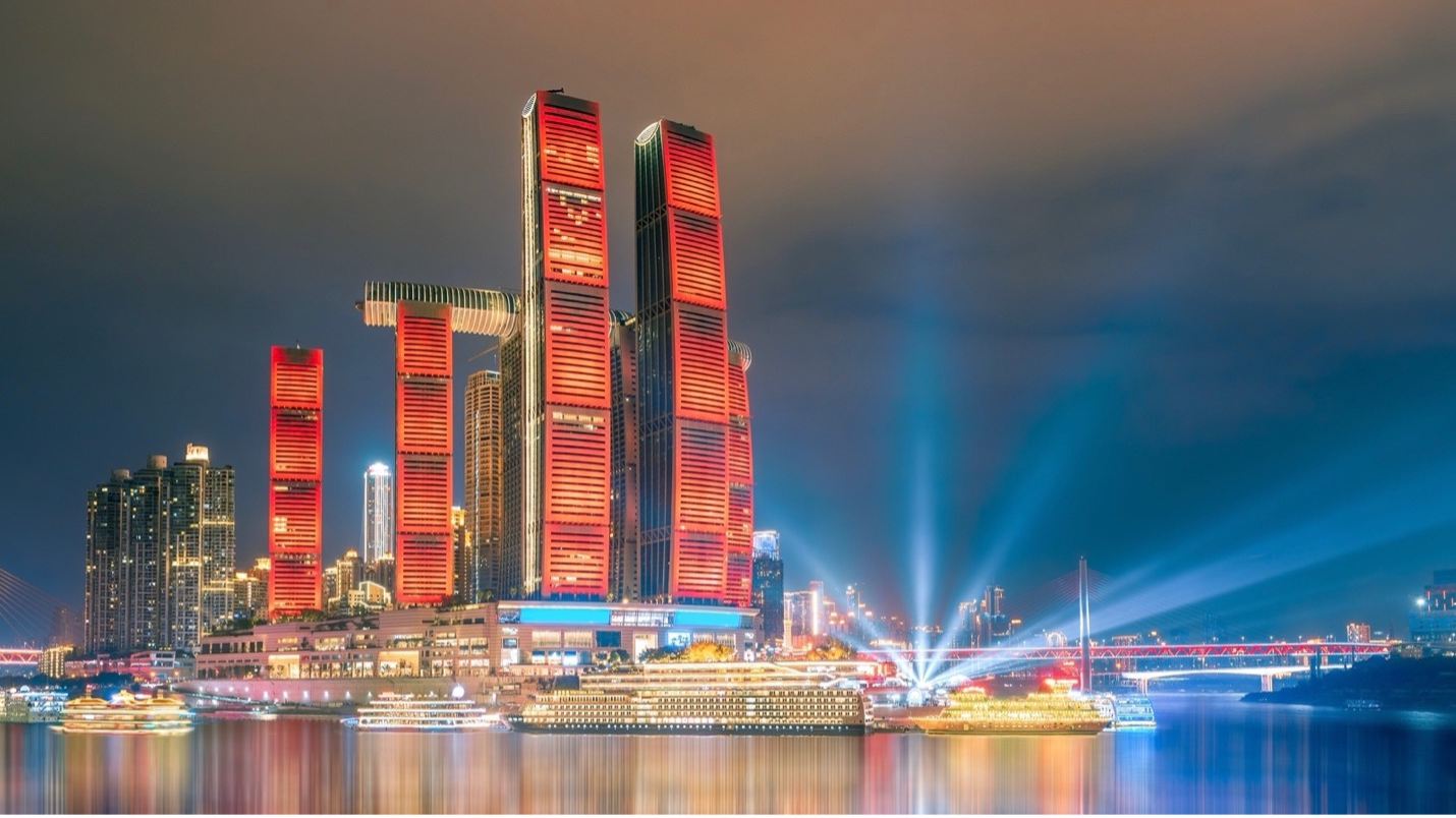 A night view of Chaotianmen at the confluence of the Yangtze and Jialing rivers in the peninsula of Yuzhong District in Chongqing City, China. /VCG