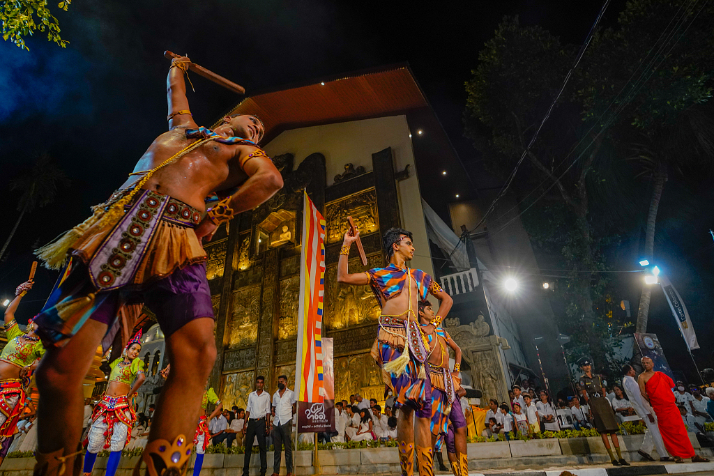 This file photo shows dancers in traditional costume participating in a Navam Poya parade in Colombo, Sri Lanka. /CFP
