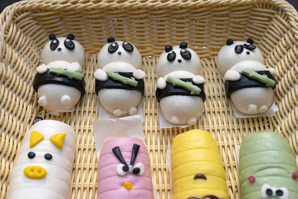 Huamo in the shape of cartoon figures are seen in Xiangyang, central China's Hubei Province, on January 13, 2024. /CFP