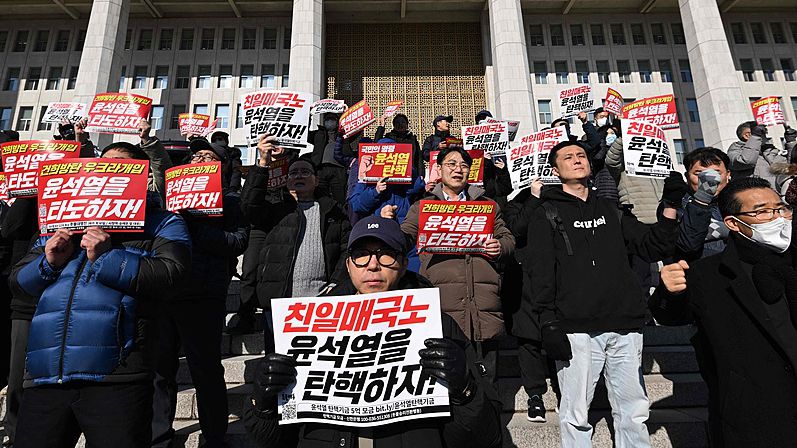 Live: Protesters gather in front of parliament in Seoul