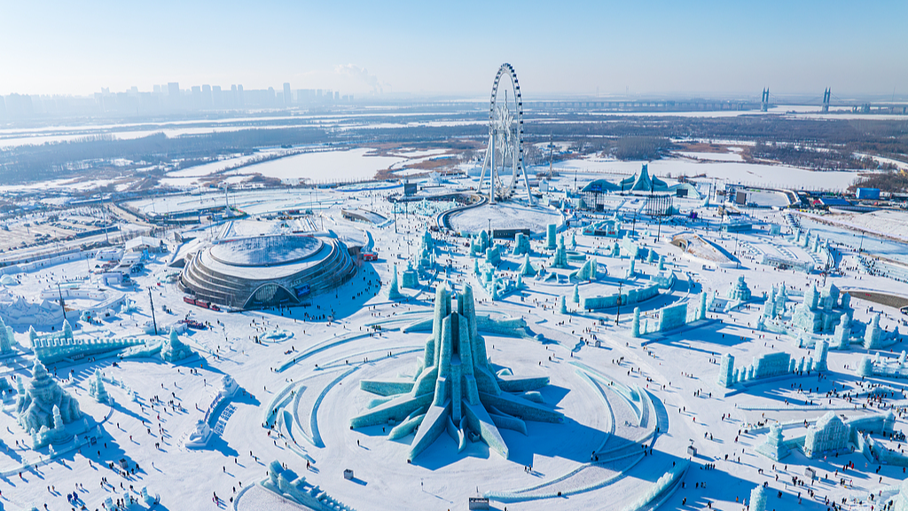 Live: World's largest ice-and-snow theme park draws visitors to northeast China – Ep. 7