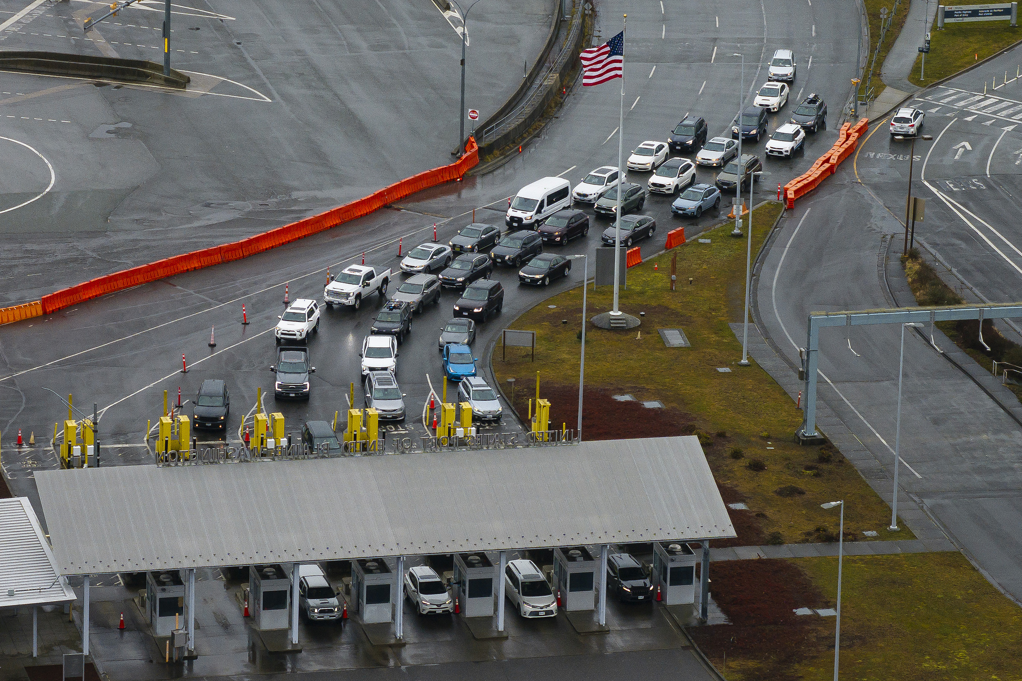 An aerial view of private vehicles entering the United States from Canada at the Pacific Highway Port of Entry, Blaine, Washington State, United States, February 1, 2025. /CFP