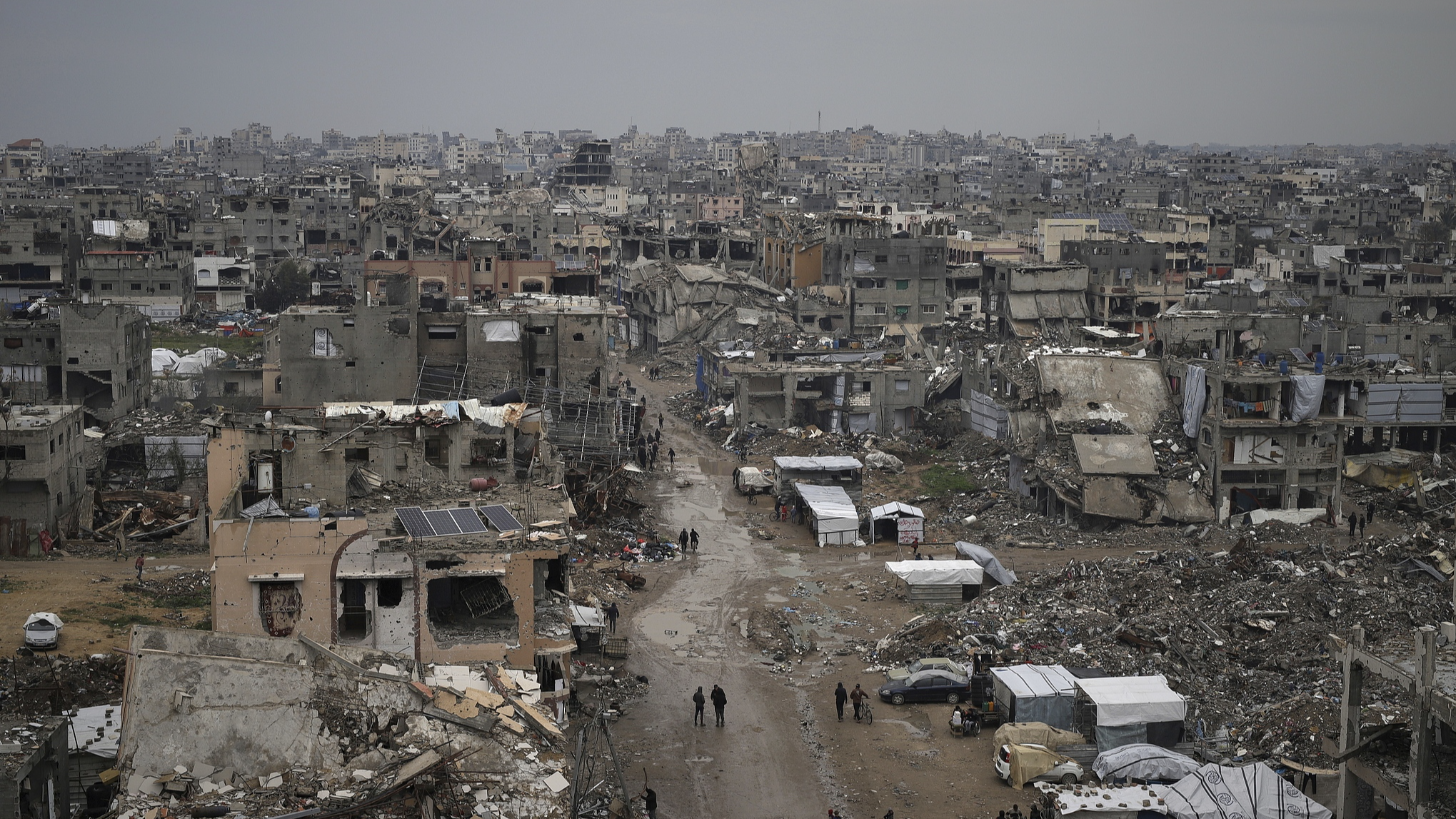 Palestinians walk amid the rubble of destroyed buildings in the Zeitoun neighborhood of Gaza City, March 7, 2025. /VCG