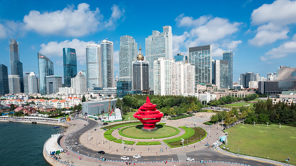 Live: Landmark scenery of May Fourth Square by Fushan Bay