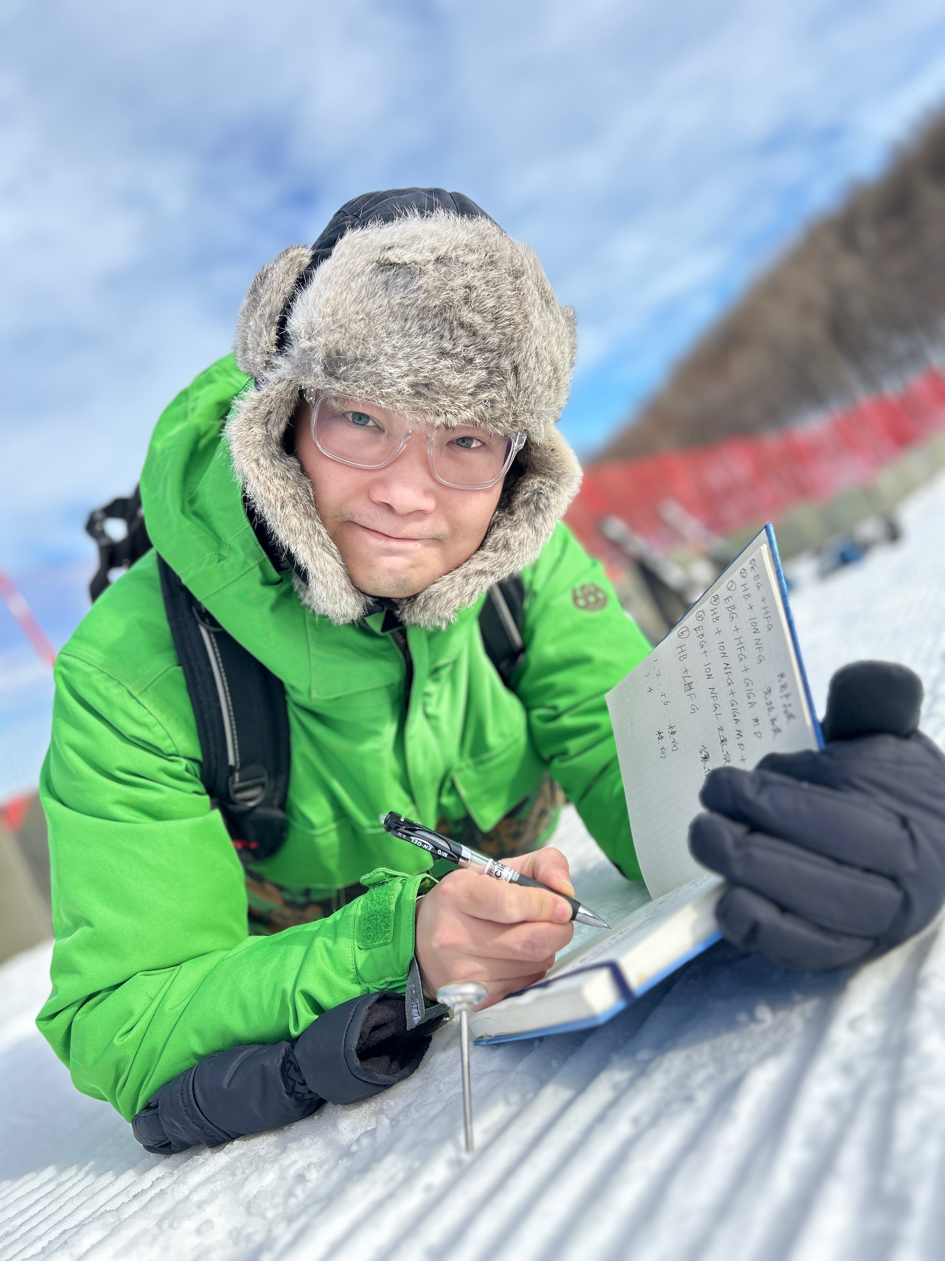 Lao Feng documents the snow conditions on the slopes before tuning and servicing boards for athletes. /CGTN
