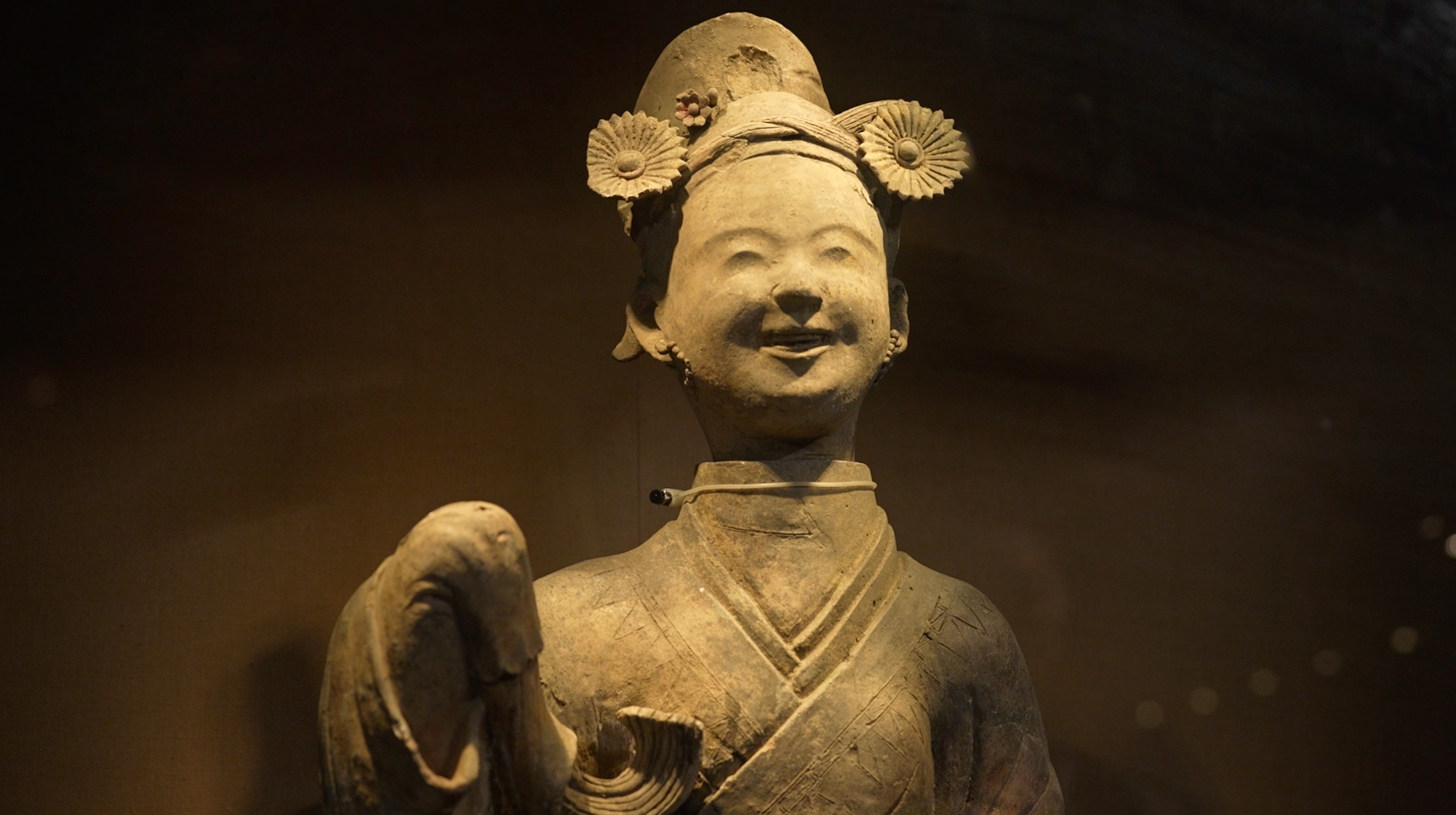 A pottery figurine on display at the Chengdu Museum. /CGTN