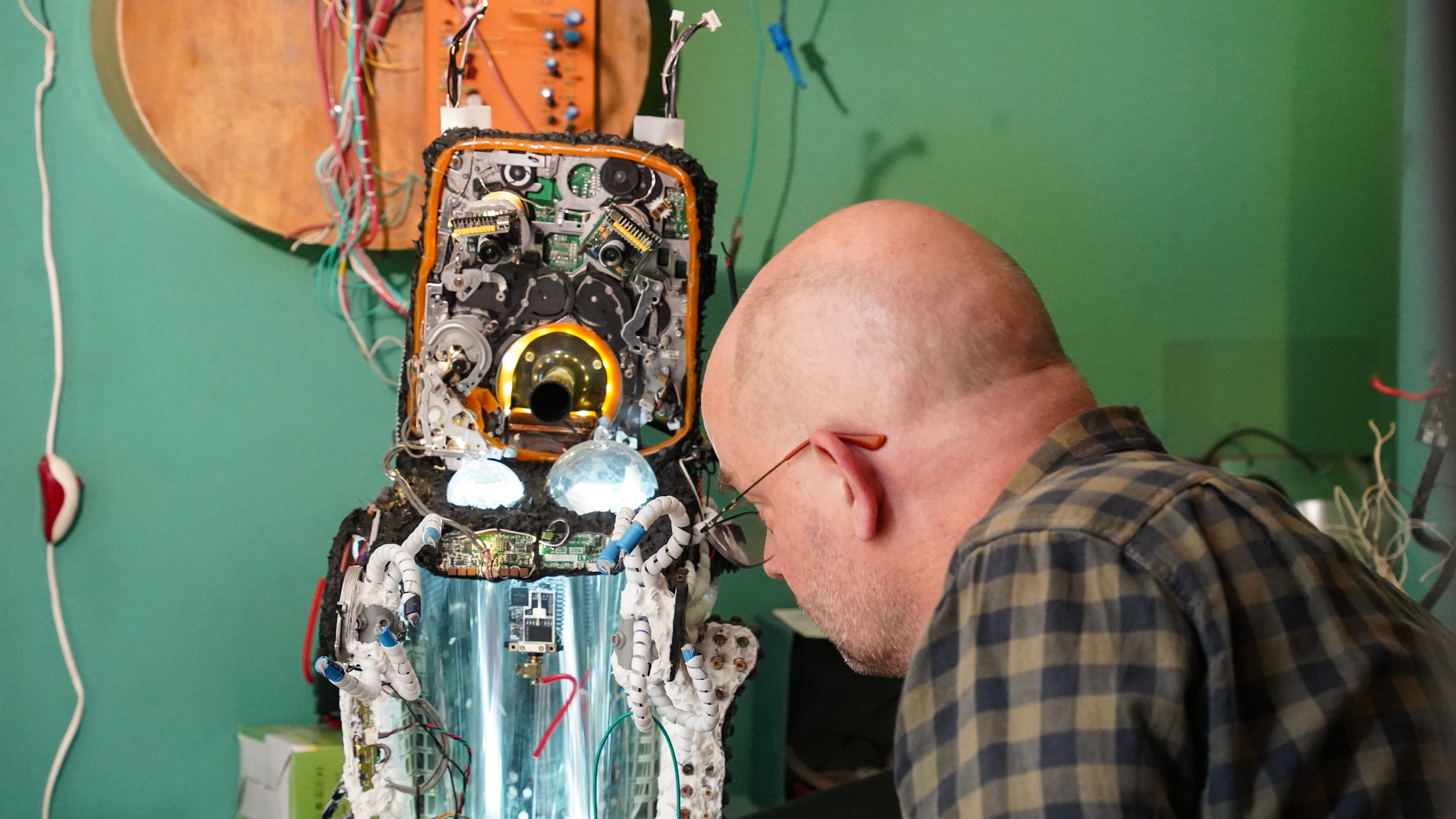 French artist Guibog transforms discarded materials into whimsical sound-making machines. /CGTN