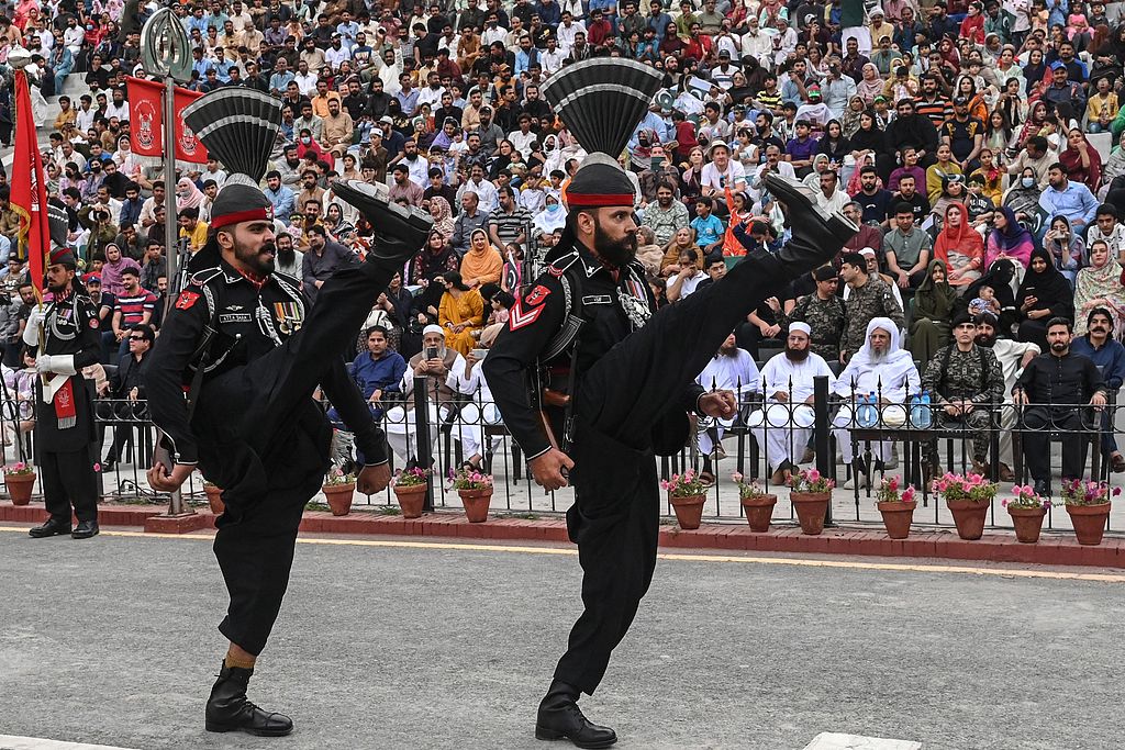 Pakistani Rangers perform the Beating Retreat ceremony at the border gates of Pakistan and India on May 4, 2025. /ARIF ALI//VCG